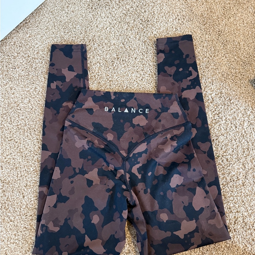 Balance Women's Camo Leggings - Brownish pink and Black